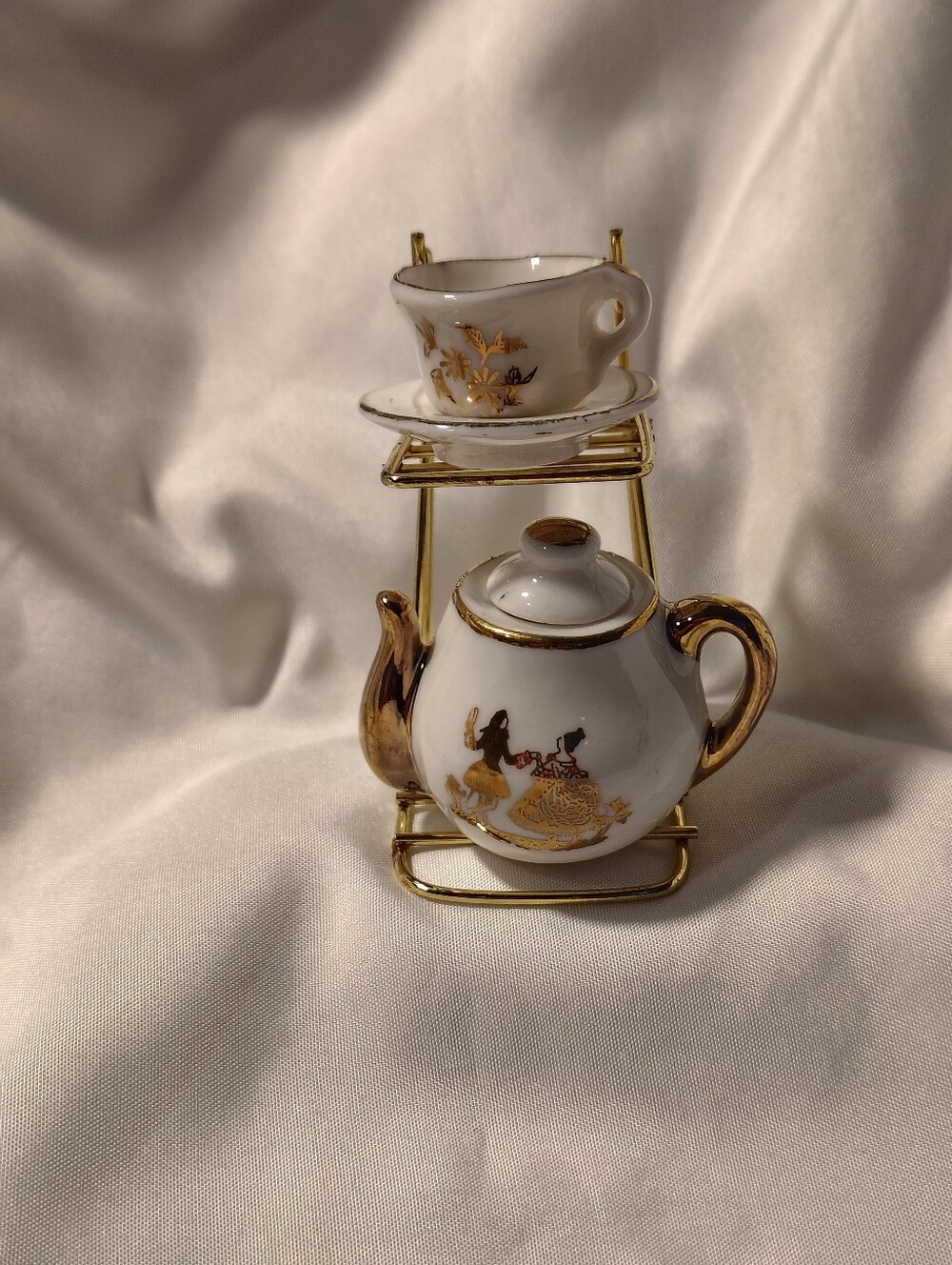 Porcelain Mini Tea Set with Gold Accents - White and Gold
